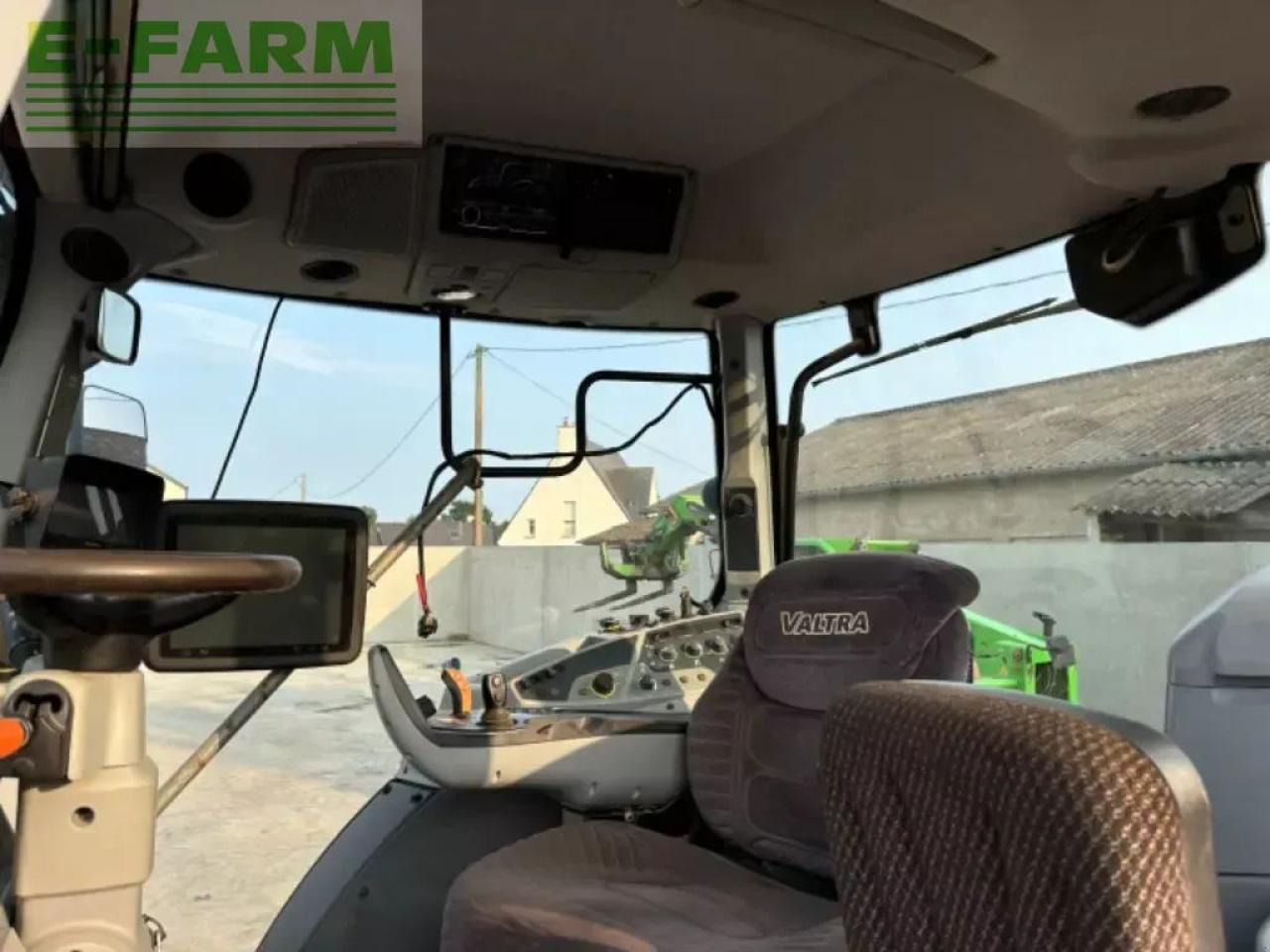 Valtra t214v - Tractor: foto 5 Valtra t214v - Tractor: foto 5