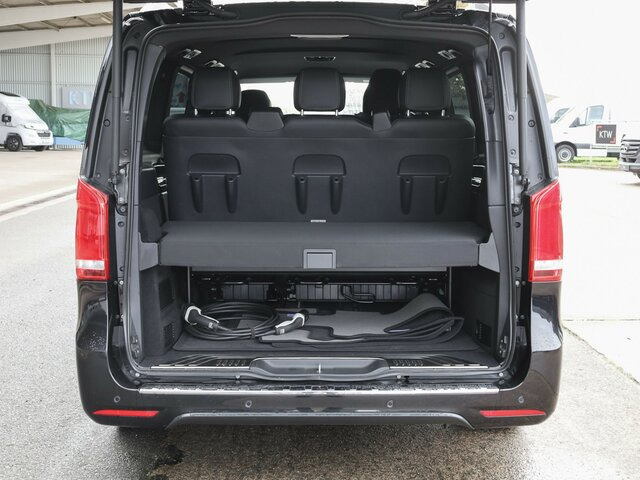 MERCEDES-BENZ EQV 300 Avantgarde,lang,6Sitze,2xSchiebetür el.... - Furgoneta de pasajeros, Furgoneta eléctrica: foto 2 MERCEDES-BENZ EQV 300 Avantgarde,lang,6Sitze,2xSchiebetür el.... - Furgoneta de pasajeros, Furgoneta eléctrica: foto 2