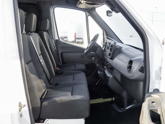 MERCEDES-BENZ Sprinter 214 CDI Kasten,3924,MBUX,Kamera - Furgoneta pequeña: foto 2 MERCEDES-BENZ Sprinter 214 CDI Kasten,3924,MBUX,Kamera - Furgoneta pequeña: foto 2