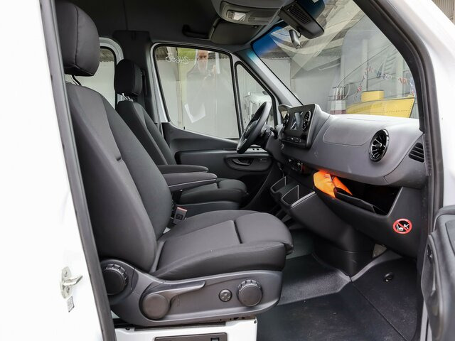 MERCEDES-BENZ Sprinter 315 CDI Maxi KombiTourer,8Sitze,Kamera - Minibús, Furgoneta de pasajeros: foto 2 MERCEDES-BENZ Sprinter 315 CDI Maxi KombiTourer,8Sitze,Kamera - Minibús, Furgoneta de pasajeros: foto 2