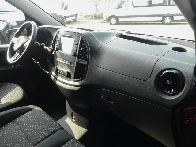MERCEDES-BENZ Vito 116CDI lang,TourerPro,2Klima,9Sitze,Kamera - Minibús, Furgoneta de pasajeros: foto 2 MERCEDES-BENZ Vito 116CDI lang,TourerPro,2Klima,9Sitze,Kamera - Minibús, Furgoneta de pasajeros: foto 2