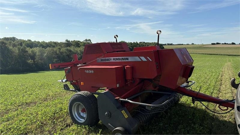 Massey Ferguson 1839 Småballe presser  - Encintadora de pacas: foto 2 Massey Ferguson 1839 Småballe presser  - Encintadora de pacas: foto 2