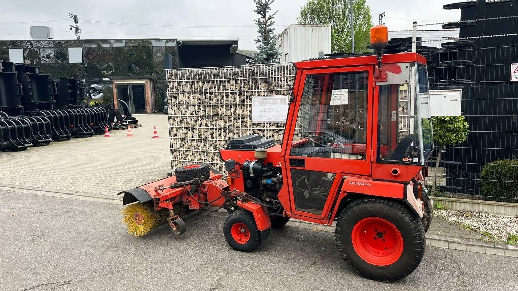Hako 2300 D Kleintraktor, hyrd. Kehrmaschine, Zapfwelle  - Tractor municipal: foto 5 Hako 2300 D Kleintraktor, hyrd. Kehrmaschine, Zapfwelle  - Tractor municipal: foto 5