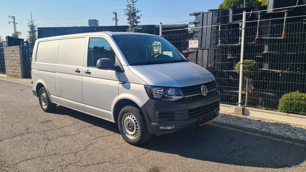 Volkswagen T5 2.0 TDI, Kasten, Werkstattschränke, Klima, AHK - Furgoneta caja cerrada: foto 1 Volkswagen T5 2.0 TDI, Kasten, Werkstattschränke, Klima, AHK - Furgoneta caja cerrada: foto 1