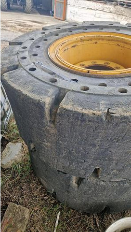 Big Vollgummi Räder 20,5 x 25 mit Volvo Felgen - Neumático: foto 3 Big Vollgummi Räder 20,5 x 25 mit Volvo Felgen - Neumático: foto 3