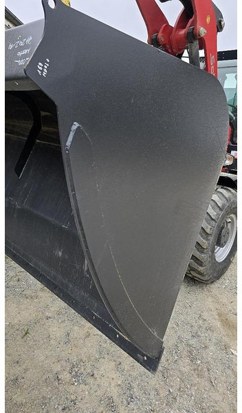 Volumenschaufel 240 cm passend zu Bobcat Teleskoplader Aufnahme - Cazo: foto 3 Volumenschaufel 240 cm passend zu Bobcat Teleskoplader Aufnahme - Cazo: foto 3