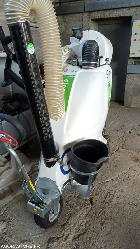 ASPIRATEUR DE VOIERIE GLOUTON - Maquinaria de jardinería: foto 1 ASPIRATEUR DE VOIERIE GLOUTON - Maquinaria de jardinería: foto 1