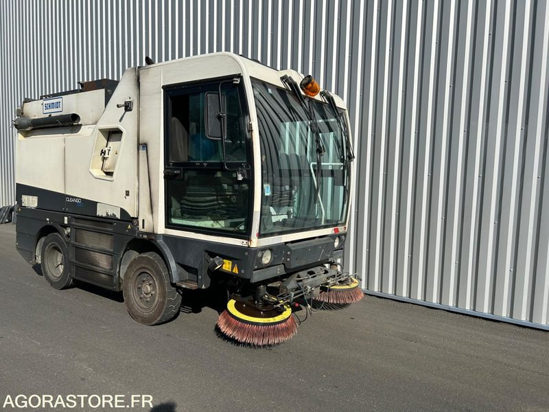 BALAYEUSE DE VOIRIE - SCHMIDT CLEANGO 500 - 2011 - 10 000 HEURES - Barredora vial: foto 3 BALAYEUSE DE VOIRIE - SCHMIDT CLEANGO 500 - 2011 - 10 000 HEURES - Barredora vial: foto 3