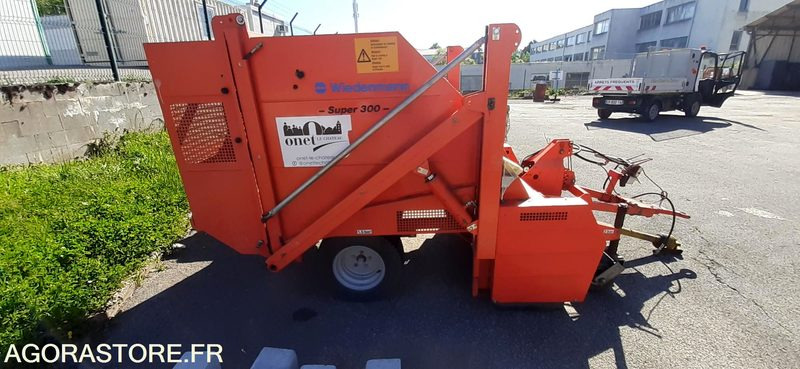 Balayeuse stade Wiedeman - 1992 - Maquinaria de jardinería: foto 1 Balayeuse stade Wiedeman - 1992 - Maquinaria de jardinería: foto 1