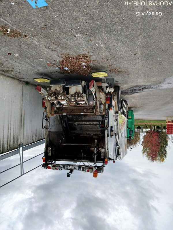 CAMION BENNE ORDURES MENAGERES - Camión de basura: foto 1 CAMION BENNE ORDURES MENAGERES - Camión de basura: foto 1
