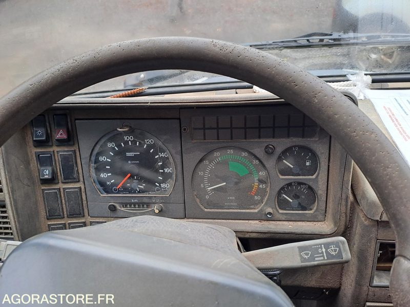 CAMIONNETTTE PLATEAU IVECO DAILY Haras de Pompadour (19) - Furgoneta basculante: foto 4 CAMIONNETTTE PLATEAU IVECO DAILY Haras de Pompadour (19) - Furgoneta basculante: foto 4