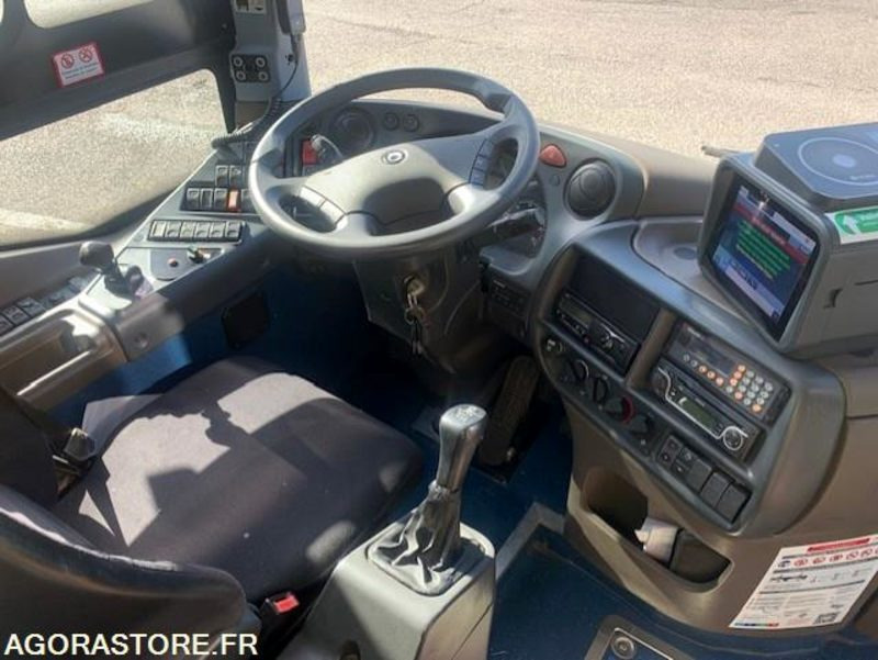 CAR IRISBUS RECREO N°15213- MEC 2009 - 444297 Km AD507BZ - Autobús escolar: foto 3 CAR IRISBUS RECREO N°15213- MEC 2009 - 444297 Km AD507BZ - Autobús escolar: foto 3