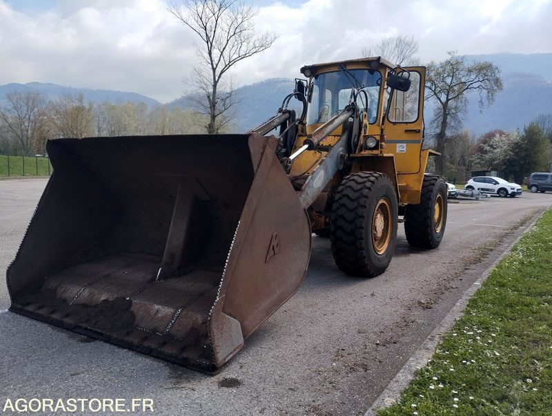 CHARGEUSE SUR PNEUS VOLVO L70 de 1993 n°9930 HS A REPARER - Cargadora: foto 1 CHARGEUSE SUR PNEUS VOLVO L70 de 1993 n°9930 HS A REPARER - Cargadora: foto 1