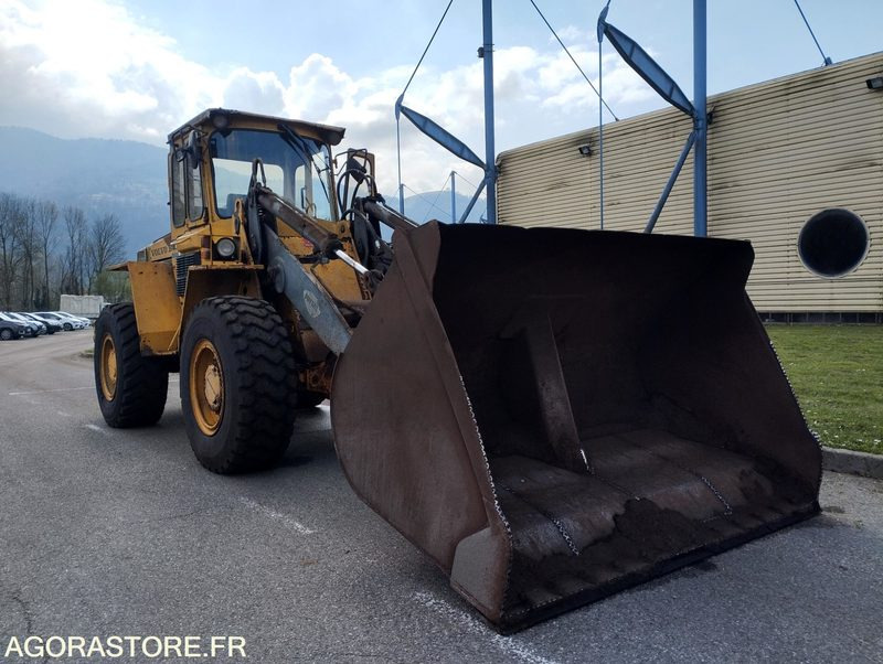 CHARGEUSE SUR PNEUS VOLVO L70 de 1993 n°9930 HS A REPARER - Cargadora: foto 3 CHARGEUSE SUR PNEUS VOLVO L70 de 1993 n°9930 HS A REPARER - Cargadora: foto 3