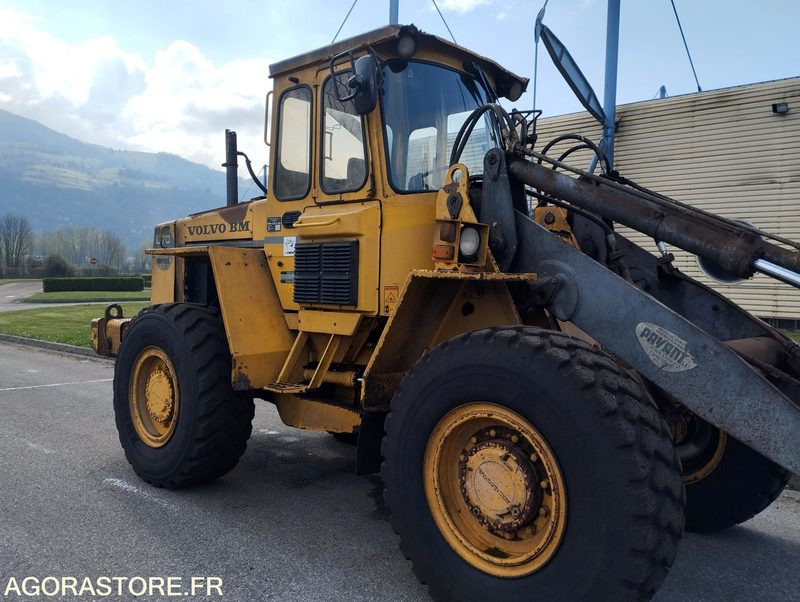 CHARGEUSE SUR PNEUS VOLVO L70 de 1993 n°9930 HS A REPARER - Cargadora: foto 4 CHARGEUSE SUR PNEUS VOLVO L70 de 1993 n°9930 HS A REPARER - Cargadora: foto 4