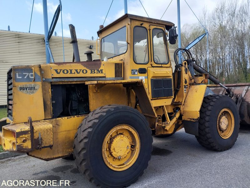 CHARGEUSE SUR PNEUS VOLVO L70 de 1993 n°9930 HS A REPARER - Cargadora: foto 5 CHARGEUSE SUR PNEUS VOLVO L70 de 1993 n°9930 HS A REPARER - Cargadora: foto 5