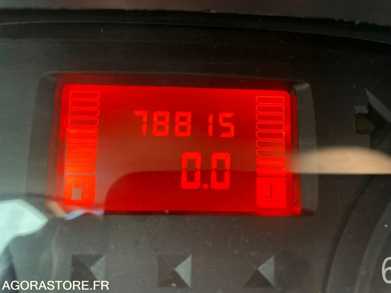 CLIO GPL 1.2 288AJD93 - Coche: foto 5 CLIO GPL 1.2 288AJD93 - Coche: foto 5