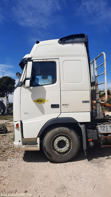 TRACTEUR ROUTIER VOLVO 6x4 FH520 (P3100129) + REMORQUE PORT-CHAR - 583 436 KM - Cabeza tractora: foto 4 TRACTEUR ROUTIER VOLVO 6x4 FH520 (P3100129) + REMORQUE PORT-CHAR - 583 436 KM - Cabeza tractora: foto 4