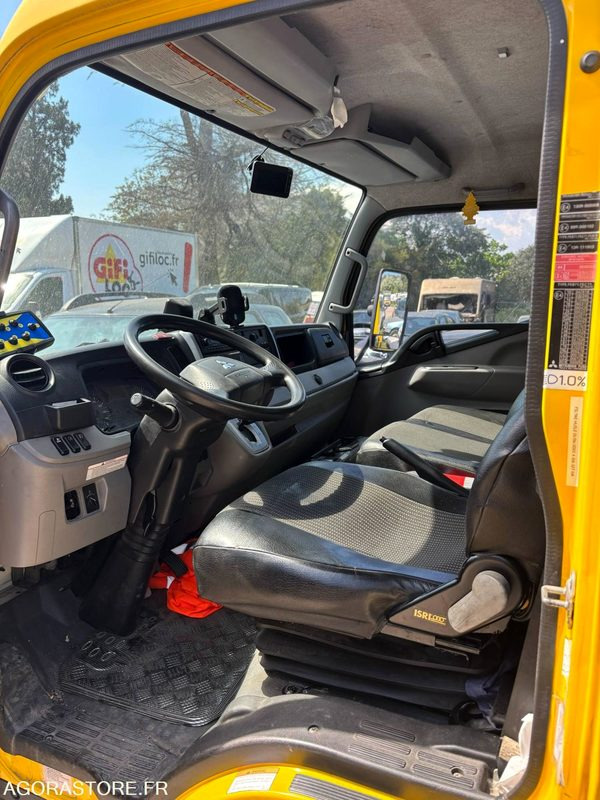 MITSUBISHI - CANTER - 2018 - 144 000 KM - Camión: foto 4 MITSUBISHI - CANTER - 2018 - 144 000 KM - Camión: foto 4