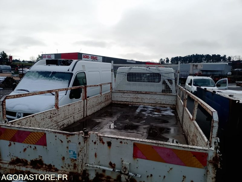 MITSUBISHI CANTER ( MOTEUR HS ) - Camión: foto 4 MITSUBISHI CANTER ( MOTEUR HS ) - Camión: foto 4