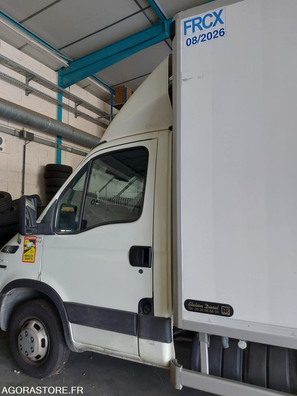 POIDS LOURDS IVECO DAILY FRIGORIFIQUE - 195900 kms - 2005 - Camión: foto 2 POIDS LOURDS IVECO DAILY FRIGORIFIQUE - 195900 kms - 2005 - Camión: foto 2