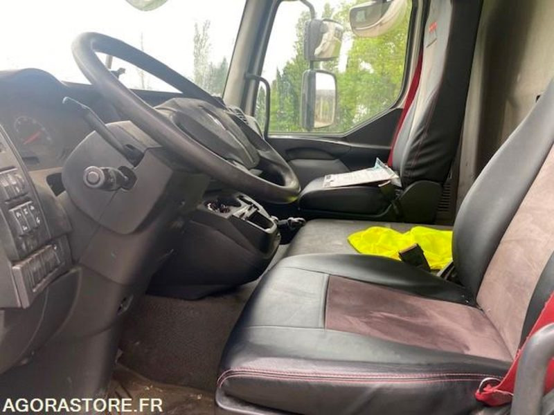 RENAULT FOURGON HAYON D12 - 2017 - 300 000km - Camión: foto 2 RENAULT FOURGON HAYON D12 - 2017 - 300 000km - Camión: foto 2