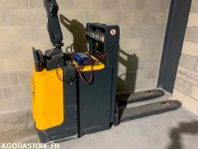 Chariot transpalette électrique sur batterie d'occasion JUNGHEINRICH - Transpaleta: foto 2 Chariot transpalette électrique sur batterie d'occasion JUNGHEINRICH - Transpaleta: foto 2