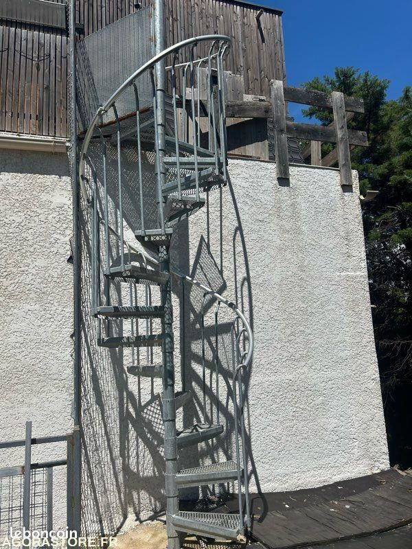 Escalier colimaçon 350 cm - Herramienta/ Equipo: foto 1 Escalier colimaçon 350 cm - Herramienta/ Equipo: foto 1