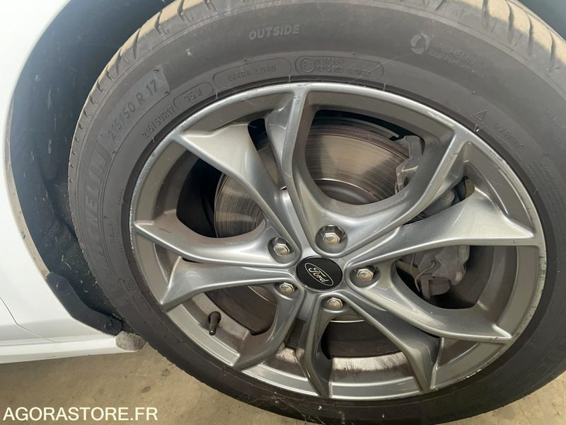 Coche familiar FORD FOCUS finition ST Line 122800 Kms 2021: foto 8