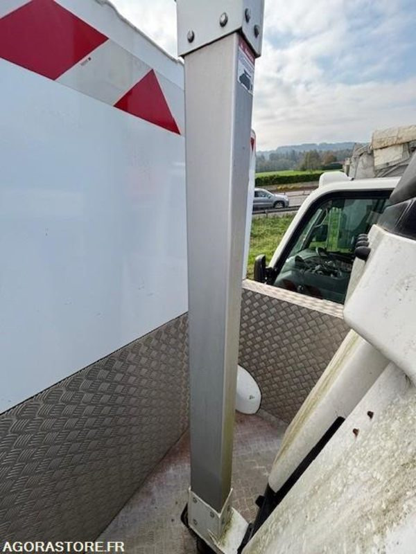 FOURGON NACELLE RENAULT MASTER ET NACELLE VERSALIFT 11.3 M 2019 110329 KM - Camión con plataforma elevadora: foto 3 FOURGON NACELLE RENAULT MASTER ET NACELLE VERSALIFT 11.3 M 2019 110329 KM - Camión con plataforma elevadora: foto 3