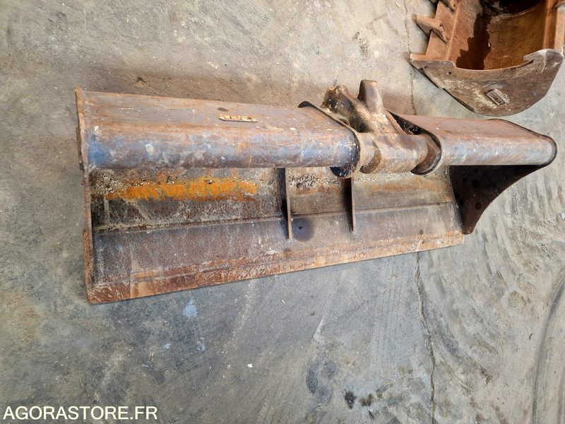 GODET (140) ADAPTE ATTACHE MORIN M5 - Cazo para excavadora: foto 2 GODET (140) ADAPTE ATTACHE MORIN M5 - Cazo para excavadora: foto 2
