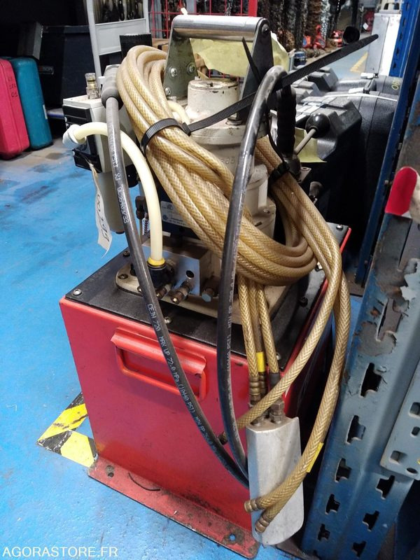 GROUPE HYDRAULIQUE POUR SERRAGE - Herramienta/ Equipo: foto 1 GROUPE HYDRAULIQUE POUR SERRAGE - Herramienta/ Equipo: foto 1