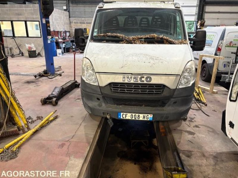IVECO 2012 - 189000kms - Furgón: foto 1 IVECO 2012 - 189000kms - Furgón: foto 1