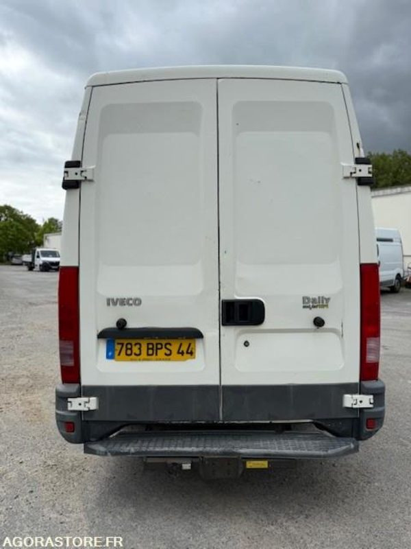 IVECO DAILY - 2003 - 173808KMS - Furgón: foto 4 IVECO DAILY - 2003 - 173808KMS - Furgón: foto 4