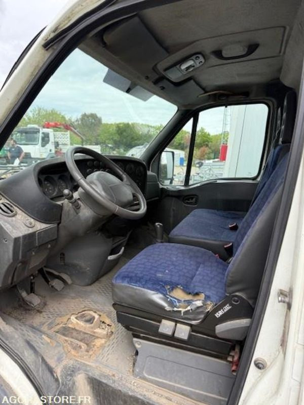 IVECO DAILY - 2003 - 173808KMS - Furgón: foto 2 IVECO DAILY - 2003 - 173808KMS - Furgón: foto 2