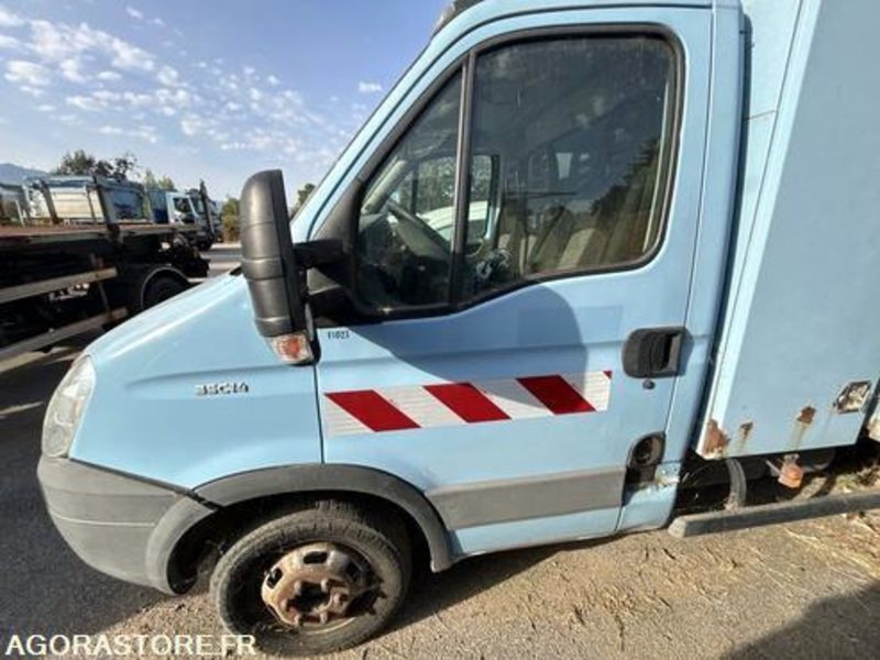 IVECO DAILY - 2011 - 158894KM - BN232WT - Furgón: foto 4 IVECO DAILY - 2011 - 158894KM - BN232WT - Furgón: foto 4