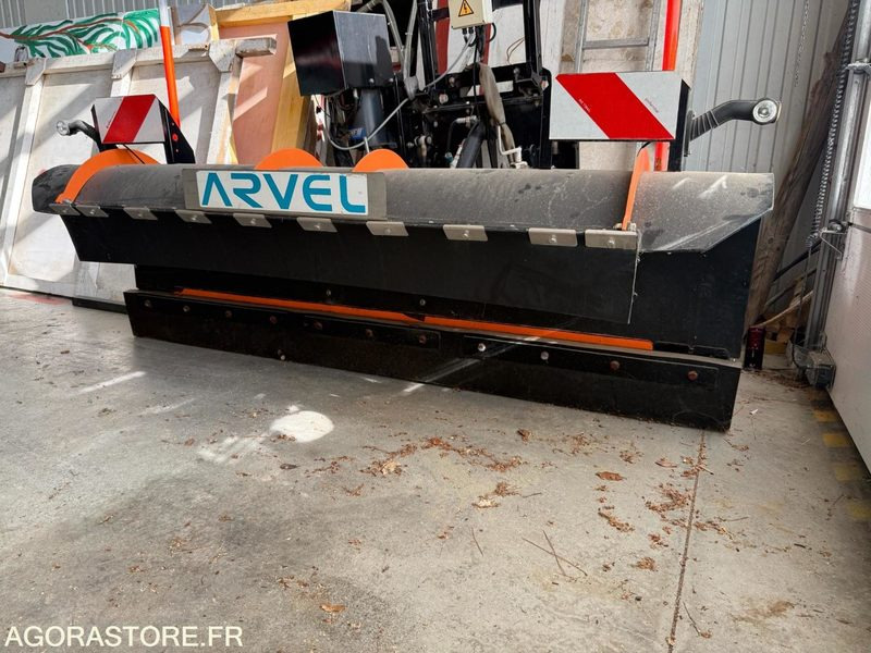 LAME A NEIGE AVEC FIXATION - Cuchilla quitanieves: foto 1 LAME A NEIGE AVEC FIXATION - Cuchilla quitanieves: foto 1