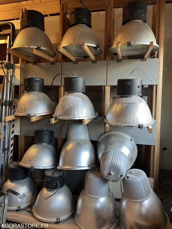 Lot de 13 lampes industrielles - Herramienta/ Equipo: foto 1 Lot de 13 lampes industrielles - Herramienta/ Equipo: foto 1