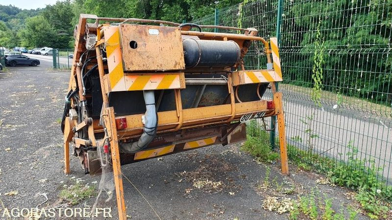 Lot de 2 gravillonneurs Marrel C9225-Mauguin E9239 - Construcción de carreteras: foto 1 Lot de 2 gravillonneurs Marrel C9225-Mauguin E9239 - Construcción de carreteras: foto 1
