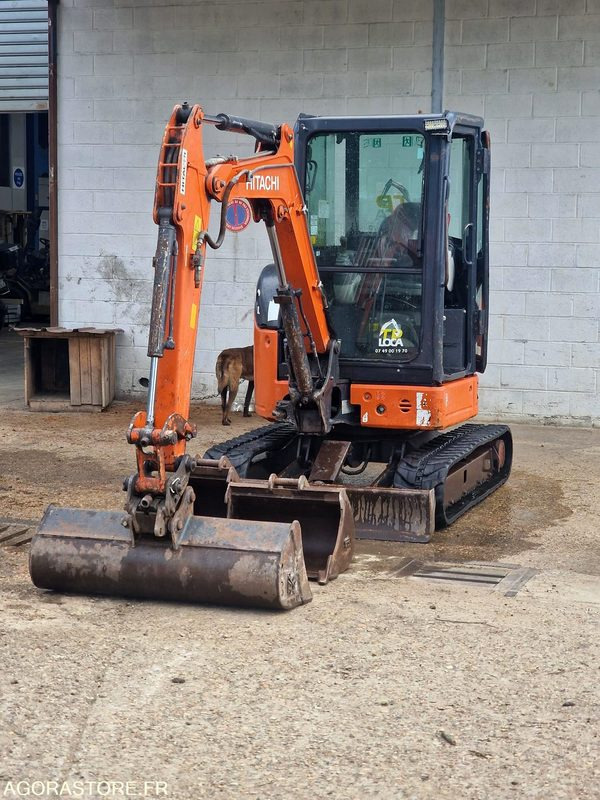 Miniexcavadora MINI PELLE HYDRAULIQUE SUR CHENILLES CAOUTCHOUC HITACHI ZX26U DIESEL 19.7CV 2017: foto 11