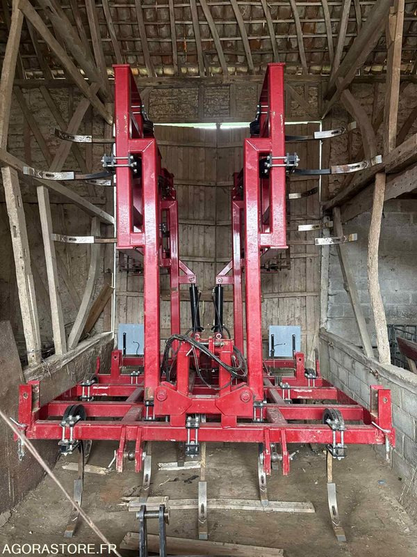 Dechaumeur GUILBART Bizon 5 - 2024 QUASI NEUF - Maquinaria agrícola: foto 1 Dechaumeur GUILBART Bizon 5 - 2024 QUASI NEUF - Maquinaria agrícola: foto 1