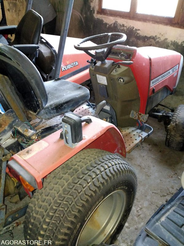 TRACTEUR MASSEY FERGUSON POUR PIECES - Maquinaria agrícola: foto 4 TRACTEUR MASSEY FERGUSON POUR PIECES - Maquinaria agrícola: foto 4