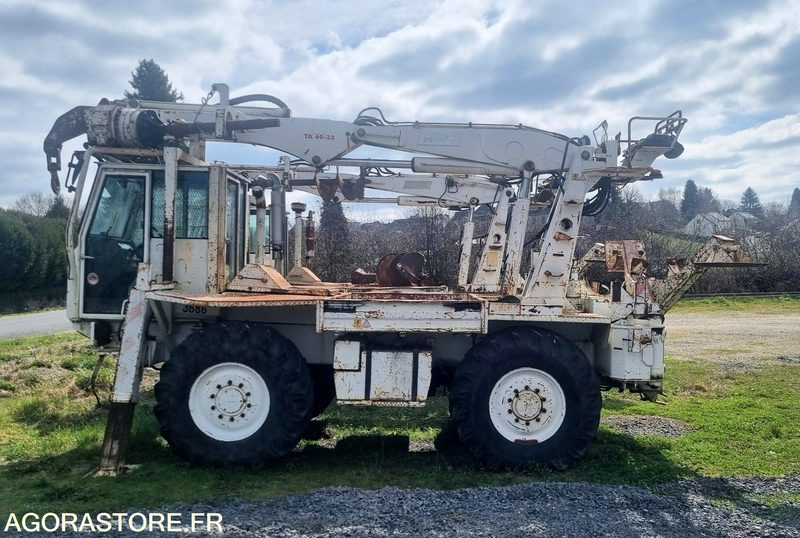 MACHINE A PLANTER LES POTEAUX - RISA CHALLENGER - 2001 - 3950heures - Maquinaria de construcción: foto 1 MACHINE A PLANTER LES POTEAUX - RISA CHALLENGER - 2001 - 3950heures - Maquinaria de construcción: foto 1