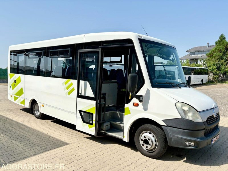 Minicar IVECO INDCAR 2014 - 273.132km - EEV - Parc 274 - Minibús, Furgoneta de pasajeros: foto 1 Minicar IVECO INDCAR 2014 - 273.132km - EEV - Parc 274 - Minibús, Furgoneta de pasajeros: foto 1