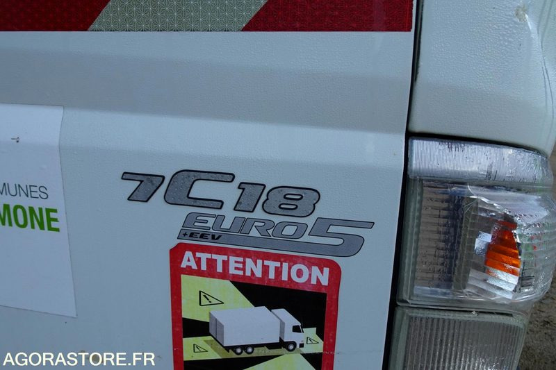 Mitsubishi Fuso - Camión de basura: foto 3 Mitsubishi Fuso - Camión de basura: foto 3