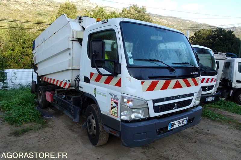 Mitsubishi Fuso - Camión de basura: foto 1 Mitsubishi Fuso - Camión de basura: foto 1