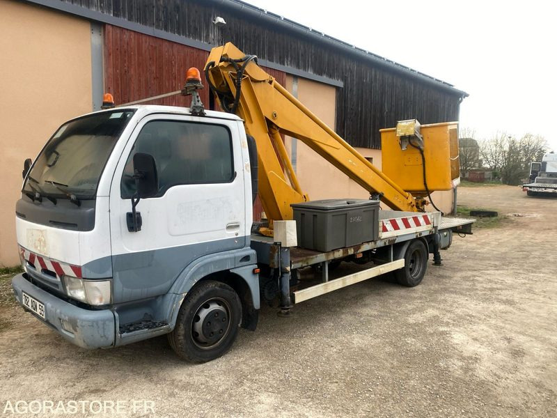 Nacelle Multitel 160 ALU DS monté sur Nissan Cabstar - Camión con plataforma elevadora: foto 1 Nacelle Multitel 160 ALU DS monté sur Nissan Cabstar - Camión con plataforma elevadora: foto 1