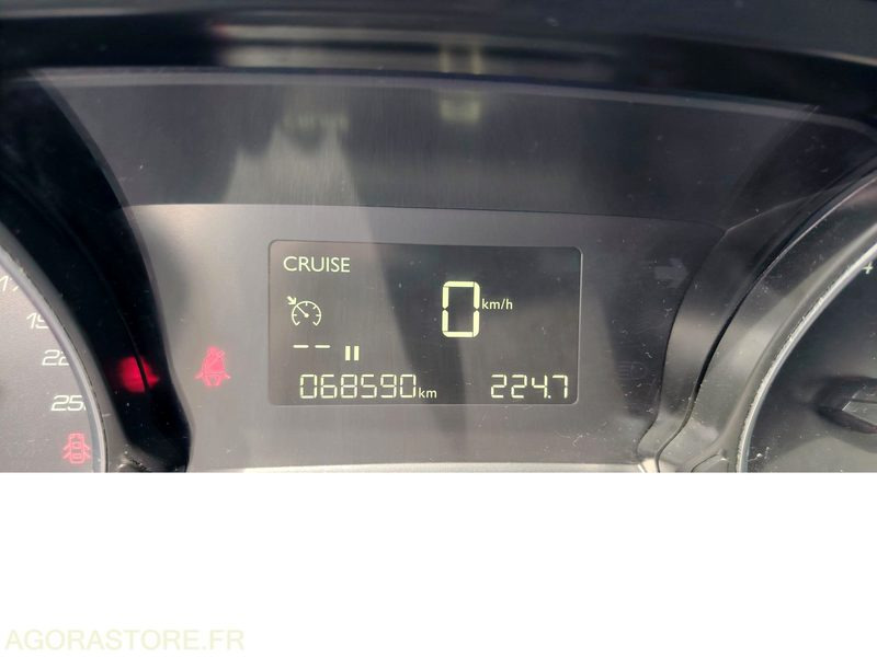 Coche PEUGEOT 308 SW 1.2i PURETECH - 2019 - 68 590 KM: foto 6