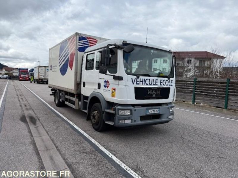 PORTEUR ROUTIER - MAN TGM 250 - Ex Véhicule Ecole - Parc 3804 - Camión caja cerrada: foto 1 PORTEUR ROUTIER - MAN TGM 250 - Ex Véhicule Ecole - Parc 3804 - Camión caja cerrada: foto 1