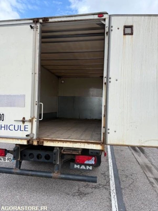 PORTEUR ROUTIER - MAN TGM 250 - Ex Véhicule Ecole - Parc 3804 - Camión caja cerrada: foto 4 PORTEUR ROUTIER - MAN TGM 250 - Ex Véhicule Ecole - Parc 3804 - Camión caja cerrada: foto 4